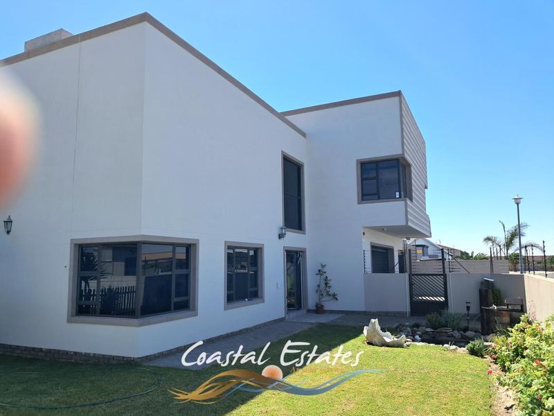 Stunning 4-Bedroom Family Home in Ext. 15 - Photo 5