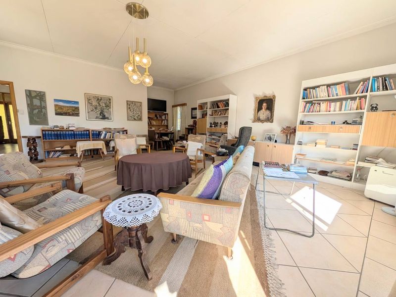 Double-storey 4 Bedroom house for sale in Klein Windhoek - Photo 5