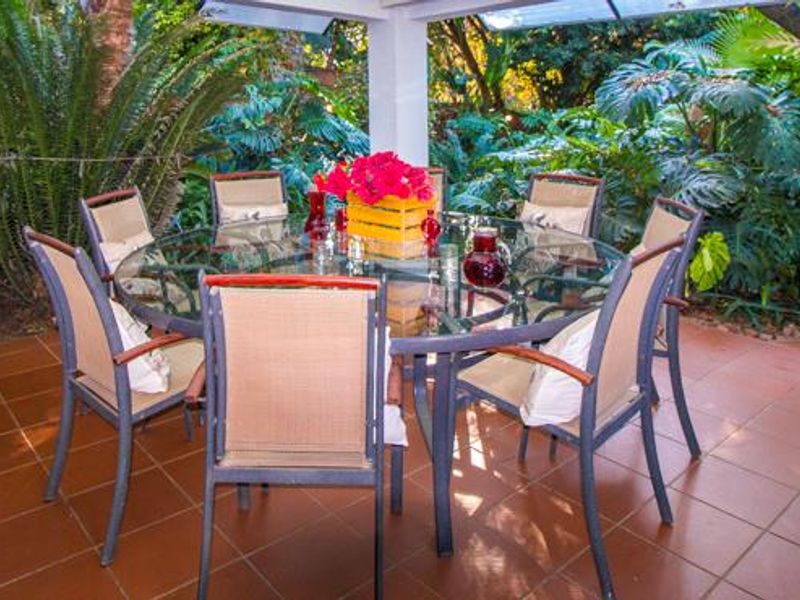 4 Bedroom home with 2 bed thatched flatlet - Photo 9