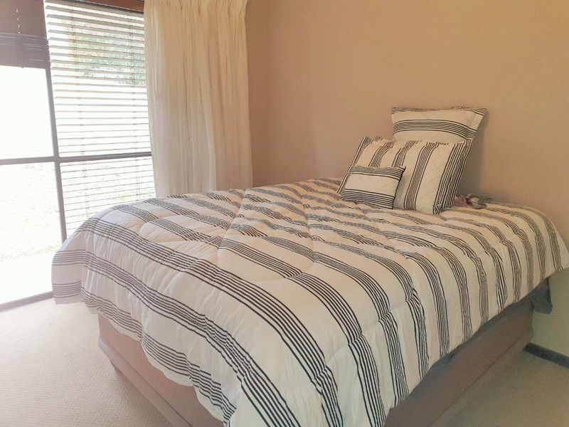 Oasis Retreat in a Prestigious Golf Estate - Photo 8