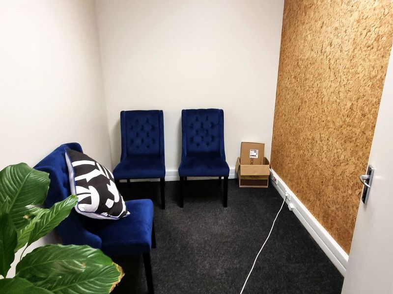 Light and Bright Ground Floor Office in Westlake Business Park - Photo 8