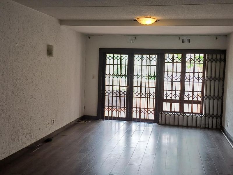 3 BEDROOM PARTMENT SANDOWN - Photo 5