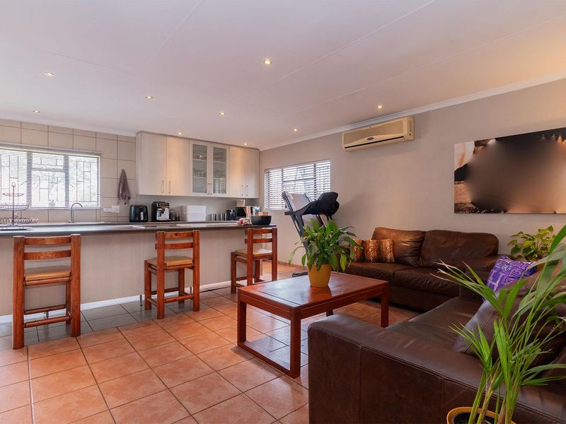 Charming 3 Bedroom Face-Brick Family Home with Flatlet in Van Riebeeck Park – A Must-See! - Photo 6
