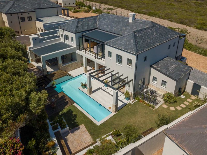 Luxury Coastal Living with Ocean & Mountain Views - Fully Furnished - Photo 2