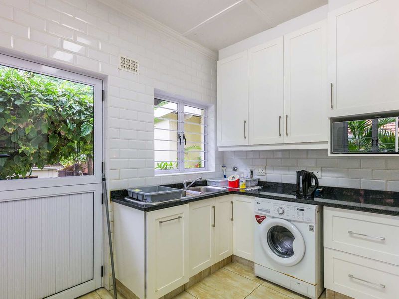 HENDRA - PRIME PROPERTY IN DURBAN NORTH WITH EXTENSIVE OUTBUILDINGS - Photo 9