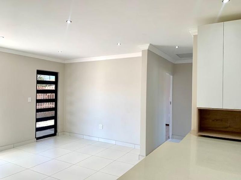 MODERN FAMILY HOUSE IN THABA NCHU - Photo 6