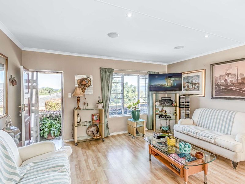 Peaceful Estate Living – 3-Bedroom, 2-Bathroom Home with Double Garage - Photo 3