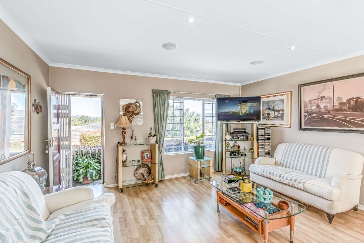 Peaceful Estate Living – 3-Bedroom, 2-Bathroom Home with Double Garage - Photo 3