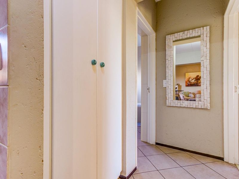 PICTURE PERFECT GROUND FLOOR TOWNHOUSE with 2 STOREROOMS - Photo 10