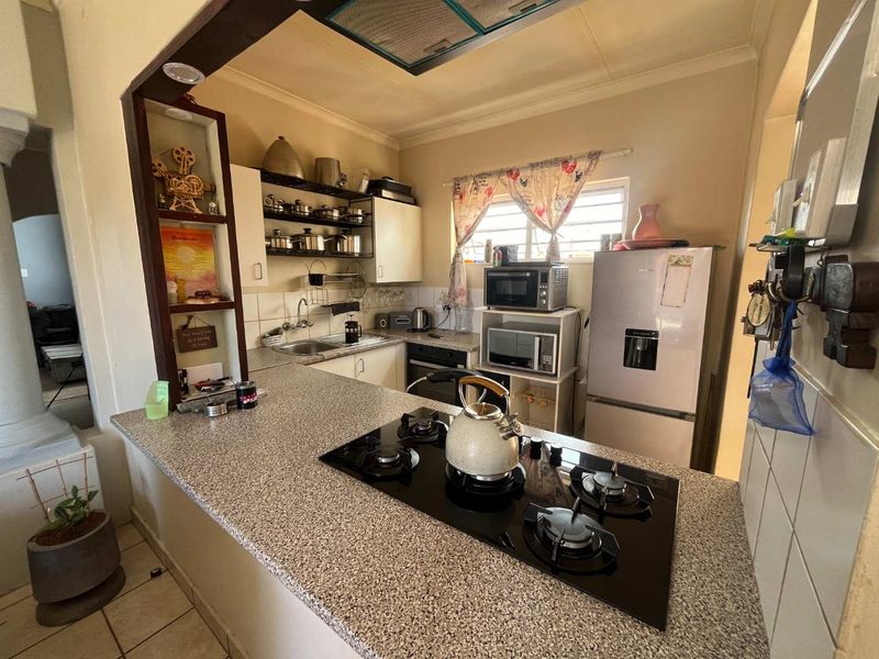 Perfect Start-Up Home with Exciting Potential! - Photo 10