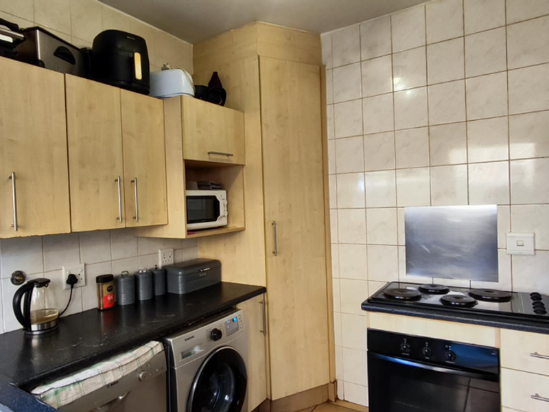 This lovely unit is up for grabs! Perfect for first time home buyers or start up family. - Photo 3