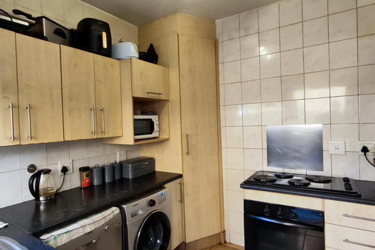 This lovely unit is up for grabs! Perfect for first time home buyers or start up family. - Photo 3