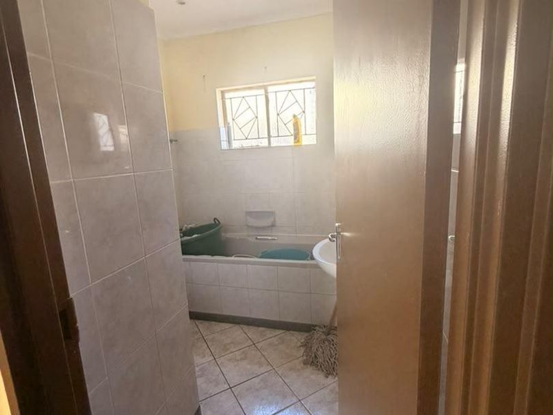 Corner house for sale - Photo 4