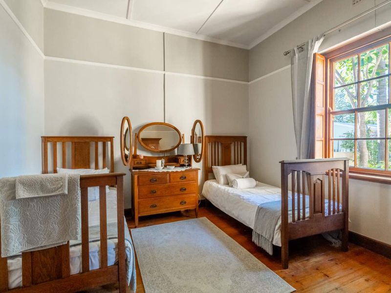 Historic Rawsonville home with timeless charm, spacious living, solar, borehole, and flatlet potential — blending heritage character with modern comfort. - Photo 8