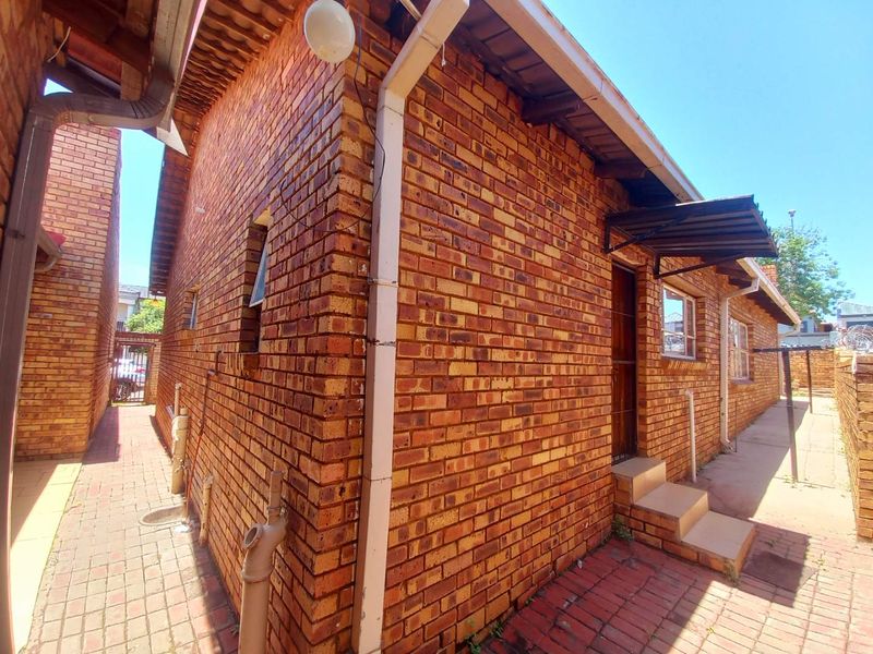 Three bedrooms house for sale in Atteridgeville - Photo 5
