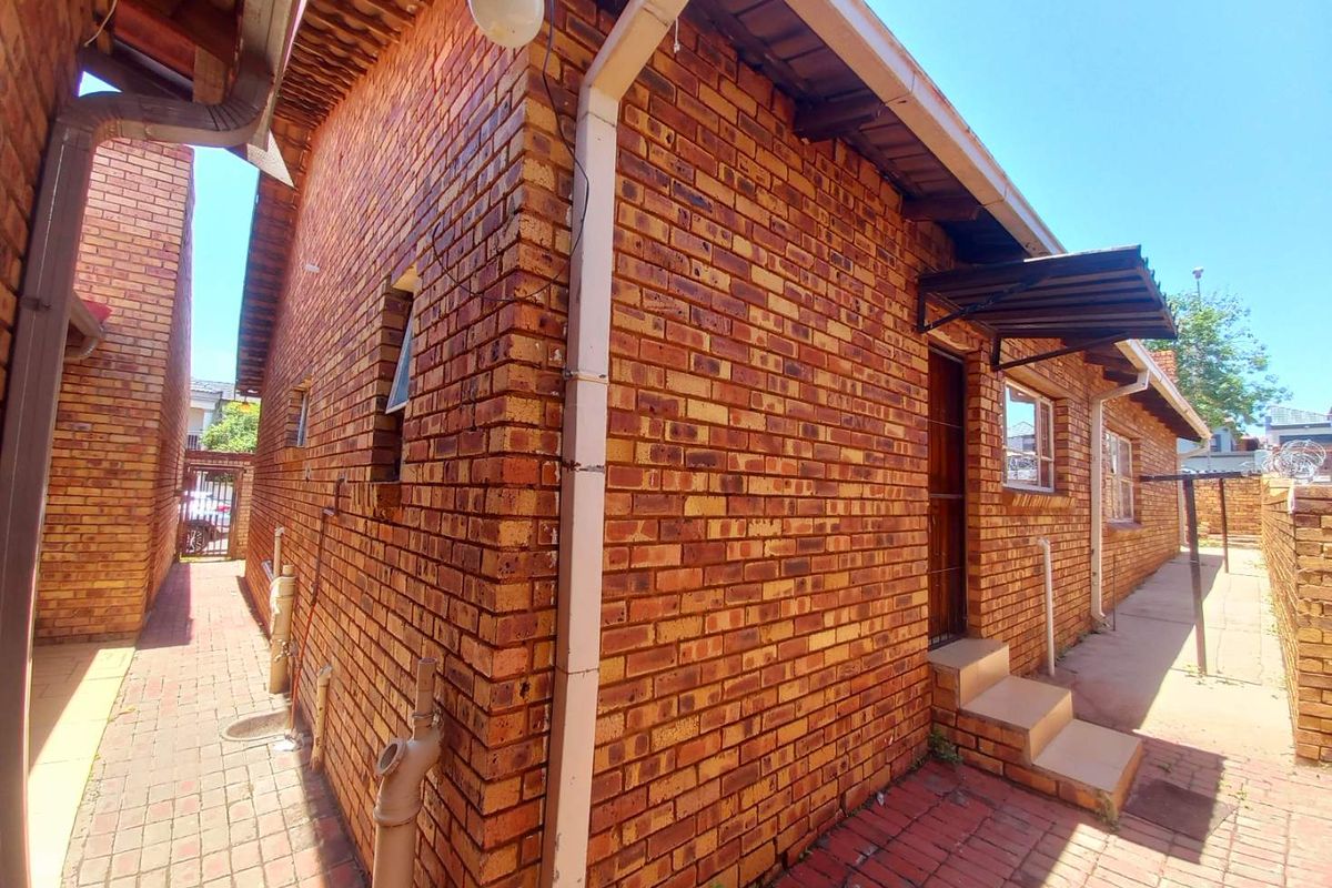 Three bedrooms house for sale in Atteridgeville - Photo 5