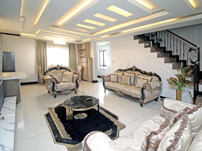 Luxury Modern Family Home - Photo 4