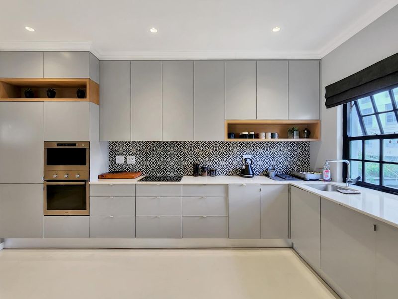 Modern 2 Bedroom Apartment - Photo 6