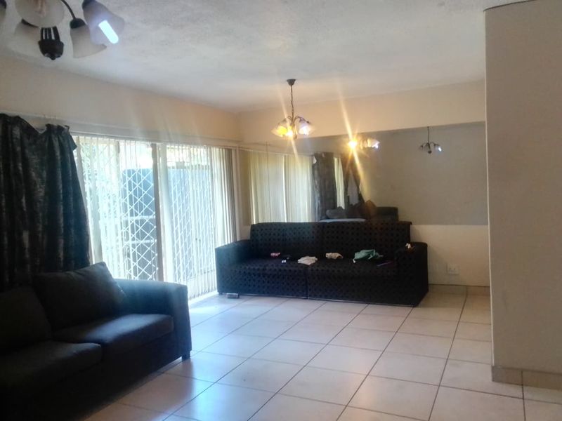 Duplex For Sale in Kew Johannesburg - Photo 5