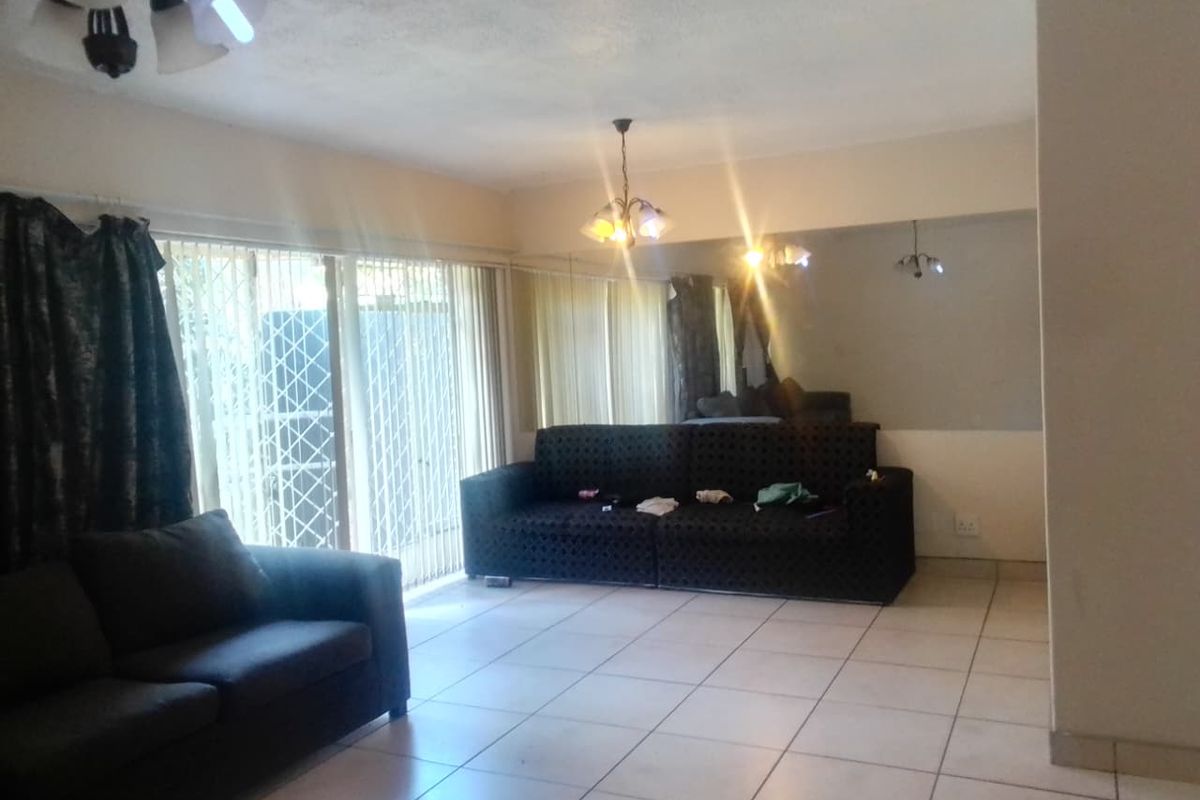 Duplex For Sale in Kew Johannesburg - Photo 5