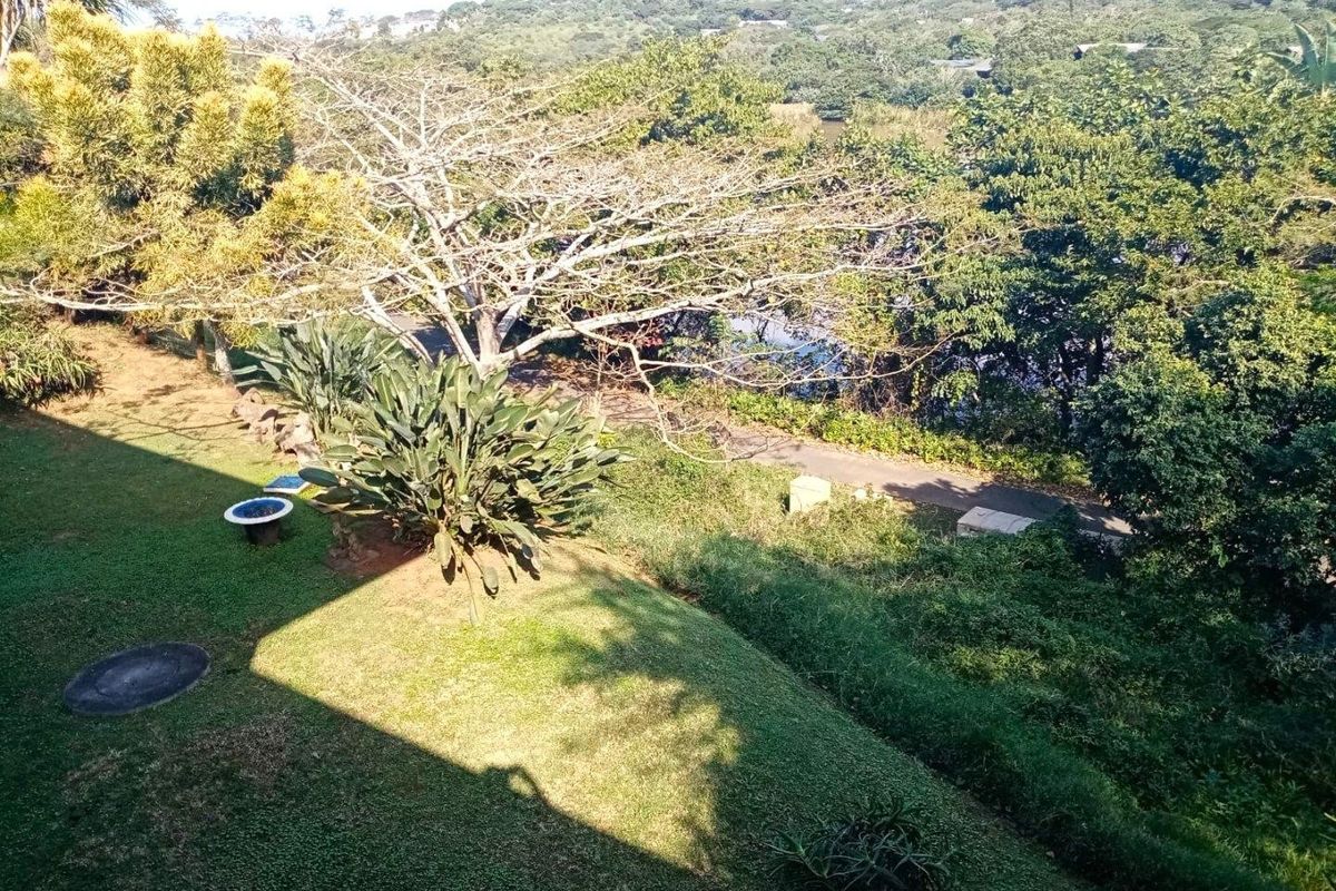 5 Bedroom Family Home in Simbithi. - Photo 4