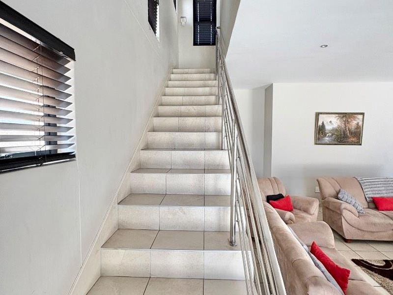 Furnished 4 Bedrooms House To Rent in Meersig - Photo 6