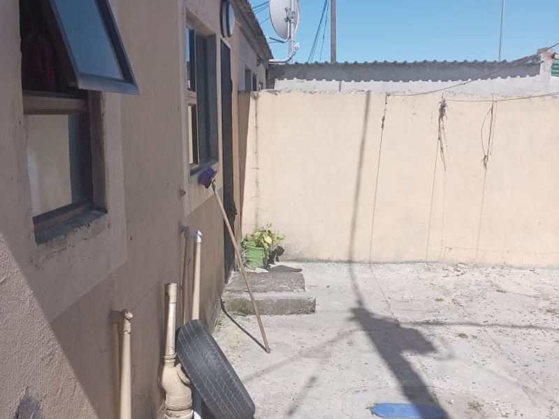 Semi-Detached Property with Investment Potential - R650,000* - Photo 4
