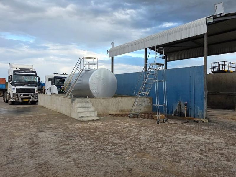 Industrial warehouse with huge yard space for sale in Brakwater - Photo 9