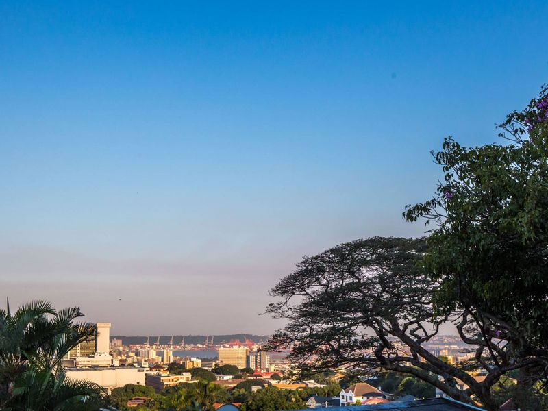 Modern Townhouse - Photo 3