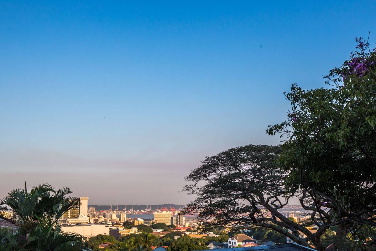 Modern Townhouse - Photo 3