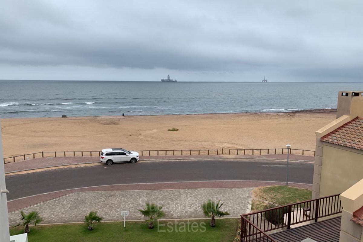 MODERN SEAFRONT TOWNHOUSE - Photo 4