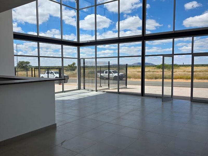 Prime Showroom/Warehouse Space Available Near the Airport - Photo 3