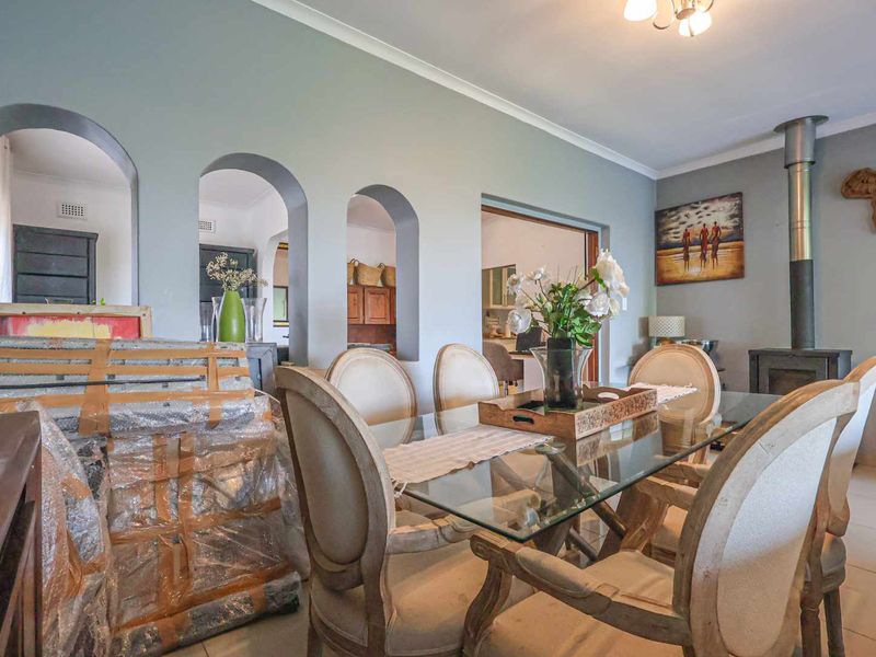 Spacious Family Home on 2303m2 | 4 Beds | Flat Land | Entertainer’s Dream! - Photo 8