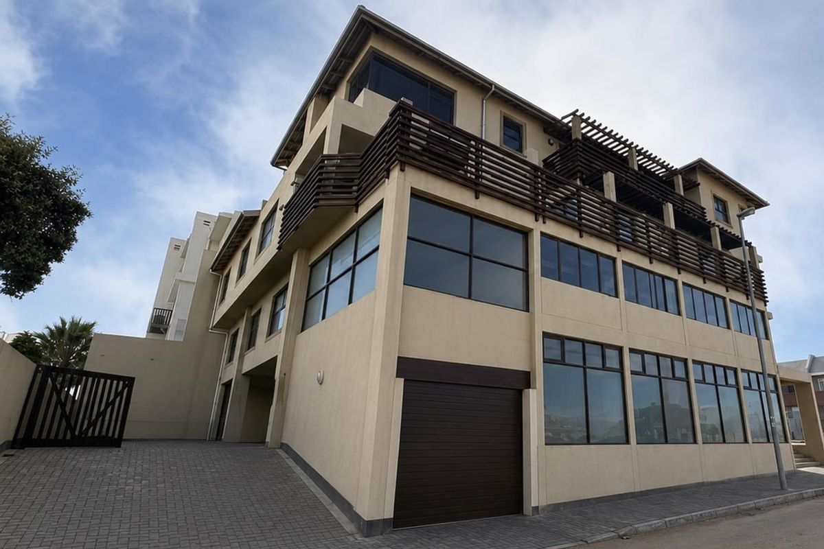 FOR SALE: PRIME MIXED-USE INVESTMENT PROPERTY WITH OFFICES, APARTMENTS & PENTHOUSE , CENTRAL, SWAKOPMUND - Photo 2