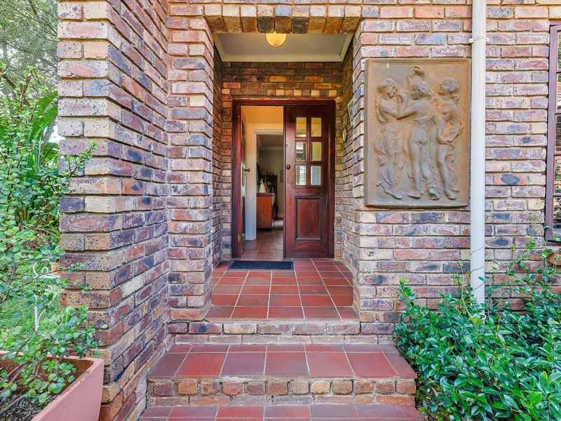 Spacious Family Home with Character & Separate Flatlet - Photo 4