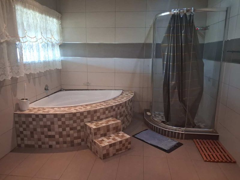 4 Bedroom House To Rent Unitas Park - Photo 5