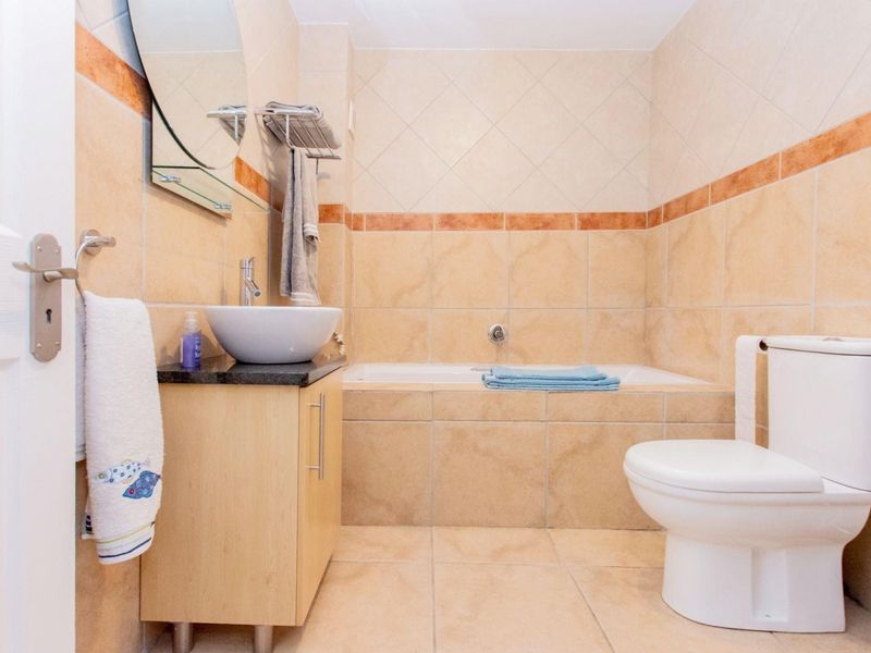 3-bedroom, 2-bathroom home available to rent in Villa Diamante. - Photo 7