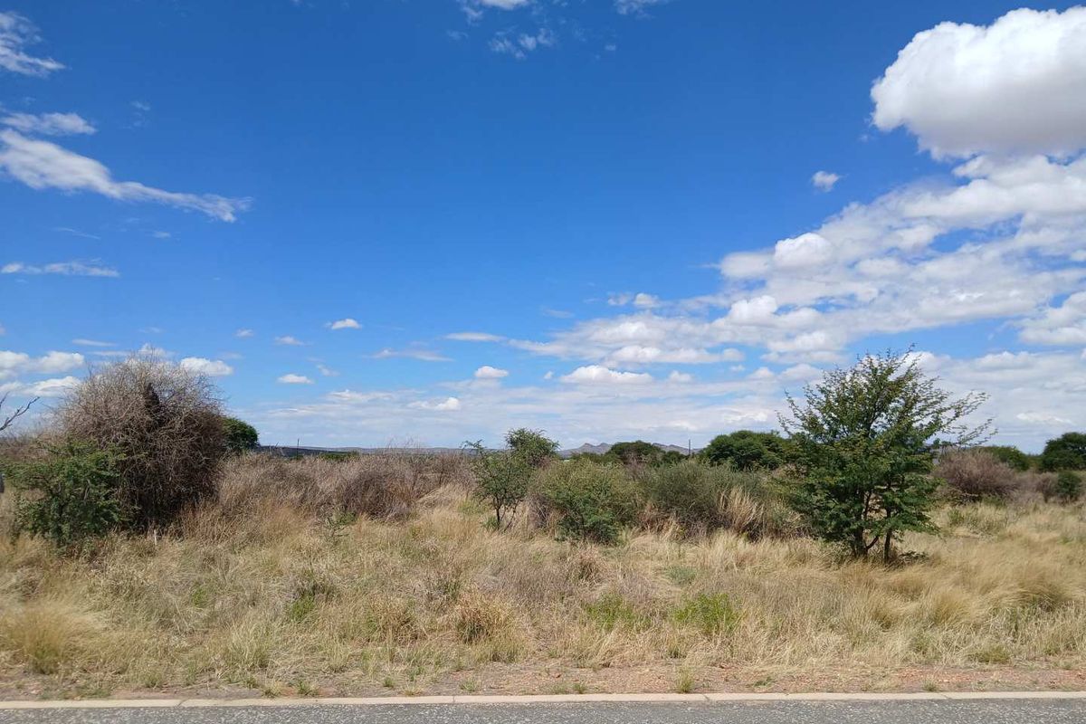 Perfectly positioned on Hole 1, for golf enthusiasts. - Photo 2