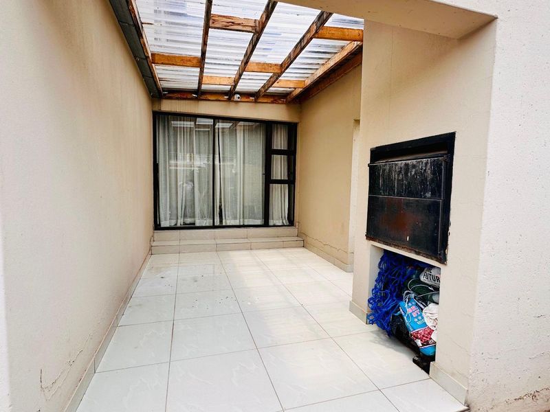 LUXURY, COMFORT AND VERSATILITY ALL IN ONE!!! - Photo 3