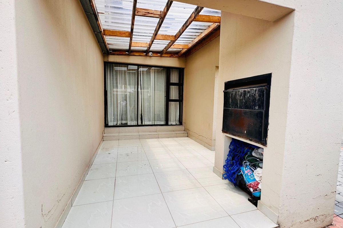 LUXURY, COMFORT AND VERSATILITY ALL IN ONE!!! - Photo 3