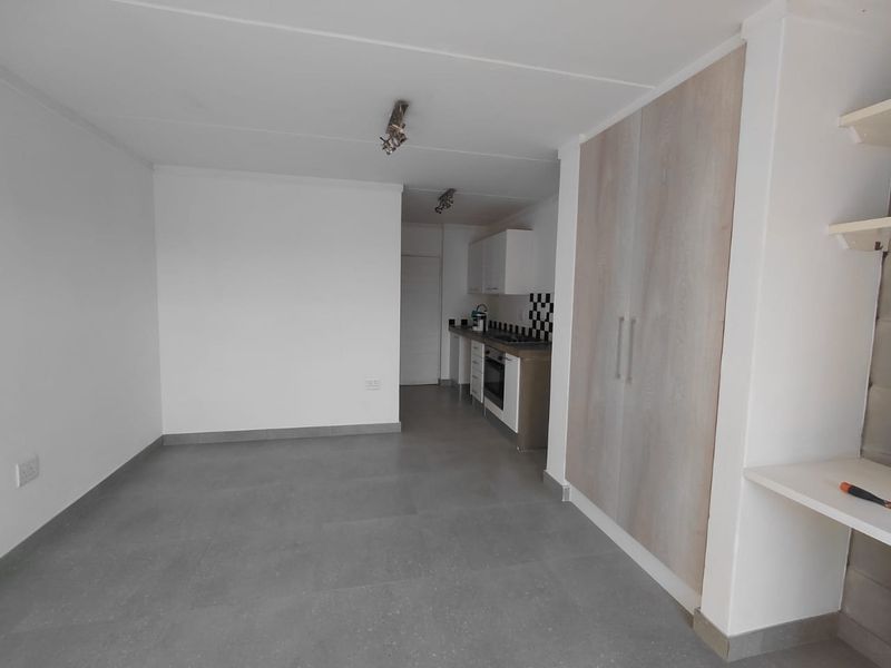 Neat Studio Apartment in Sought-After Location on William Nicol Drive - Photo 2