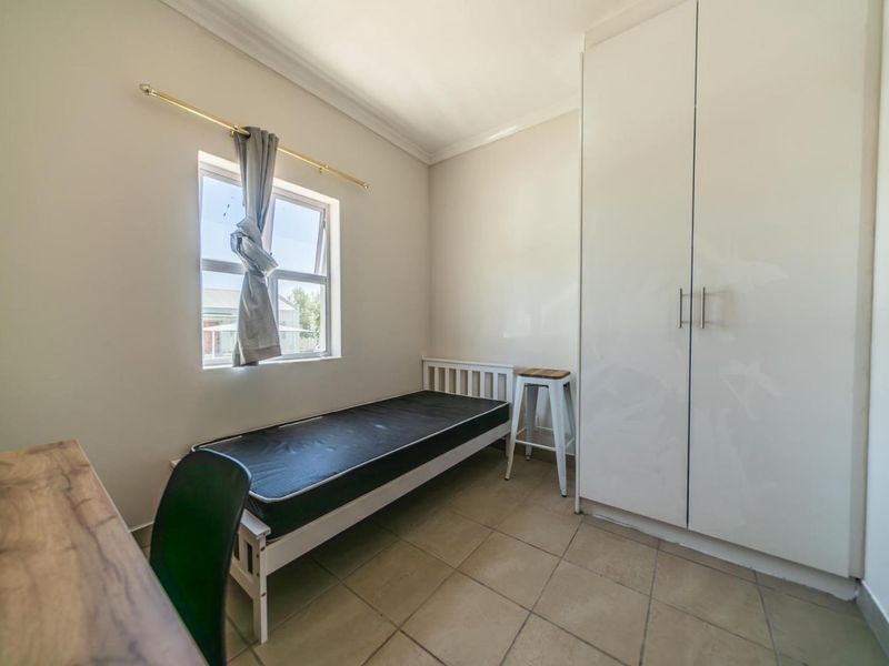 Furnished bedroom in four bedroom house - Photo 5