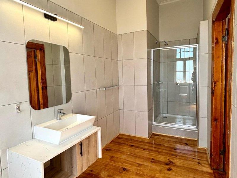 🏡 Modernized 5-Bedroom Home with Flat & Tandem Garage – Lüderitz - Photo 8