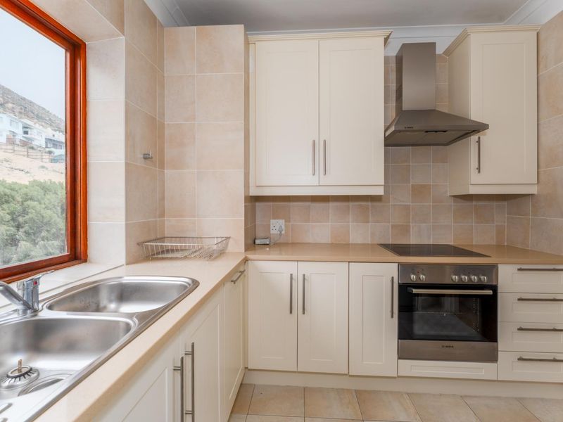 2 bedroom apartment with sea views - Photo 10