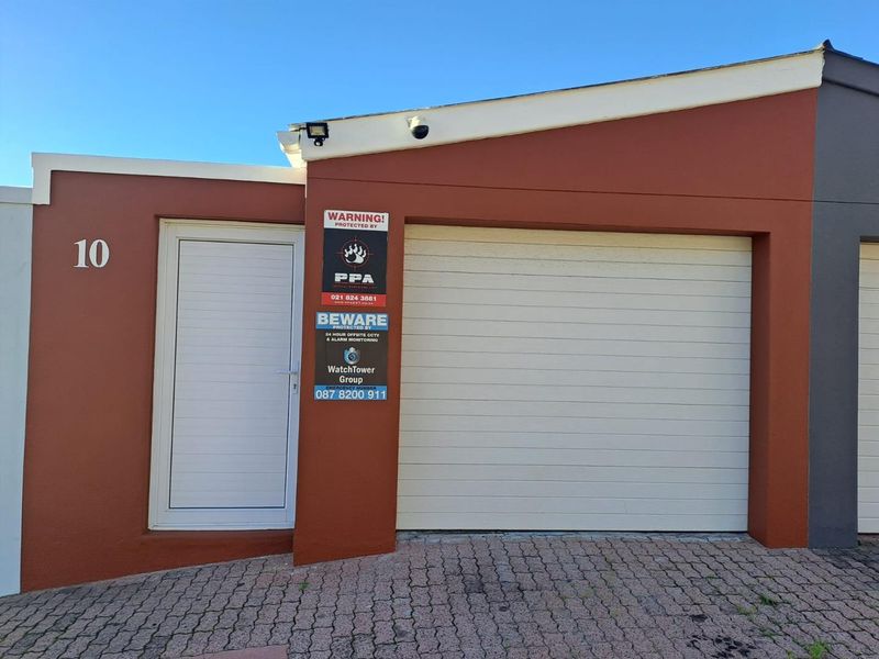 Panoramic City Views | Stylishly Renovated Home with Incredible 70m2 Bonus Storage - Photo 4