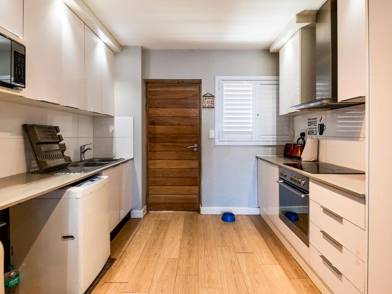 Ground floor modern unit - Photo 5