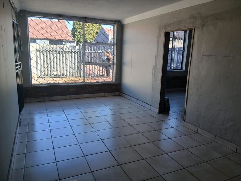 Cottage to Rent in Mayberry Park - Photo 3