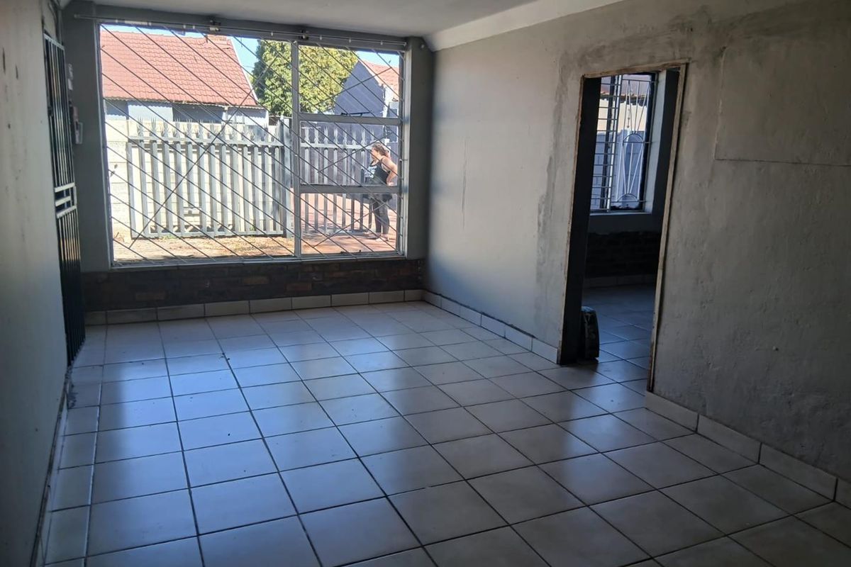 Cottage to Rent in Mayberry Park - Photo 3