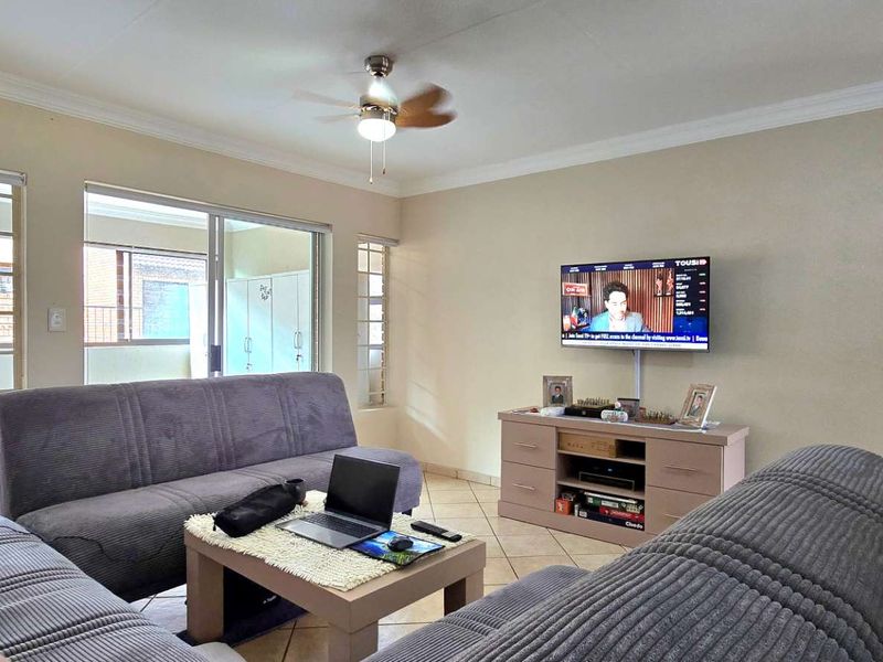 Modern 3 Bedroom First-Floor Lock-Up-and-Go in The Wilds Estate - Photo 6