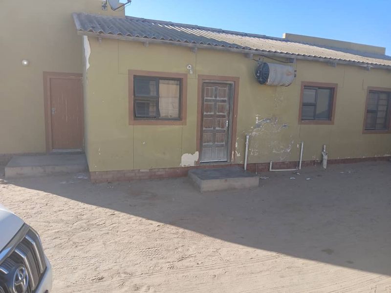 3 Bedroom House/4 Flats Outside - Photo 4